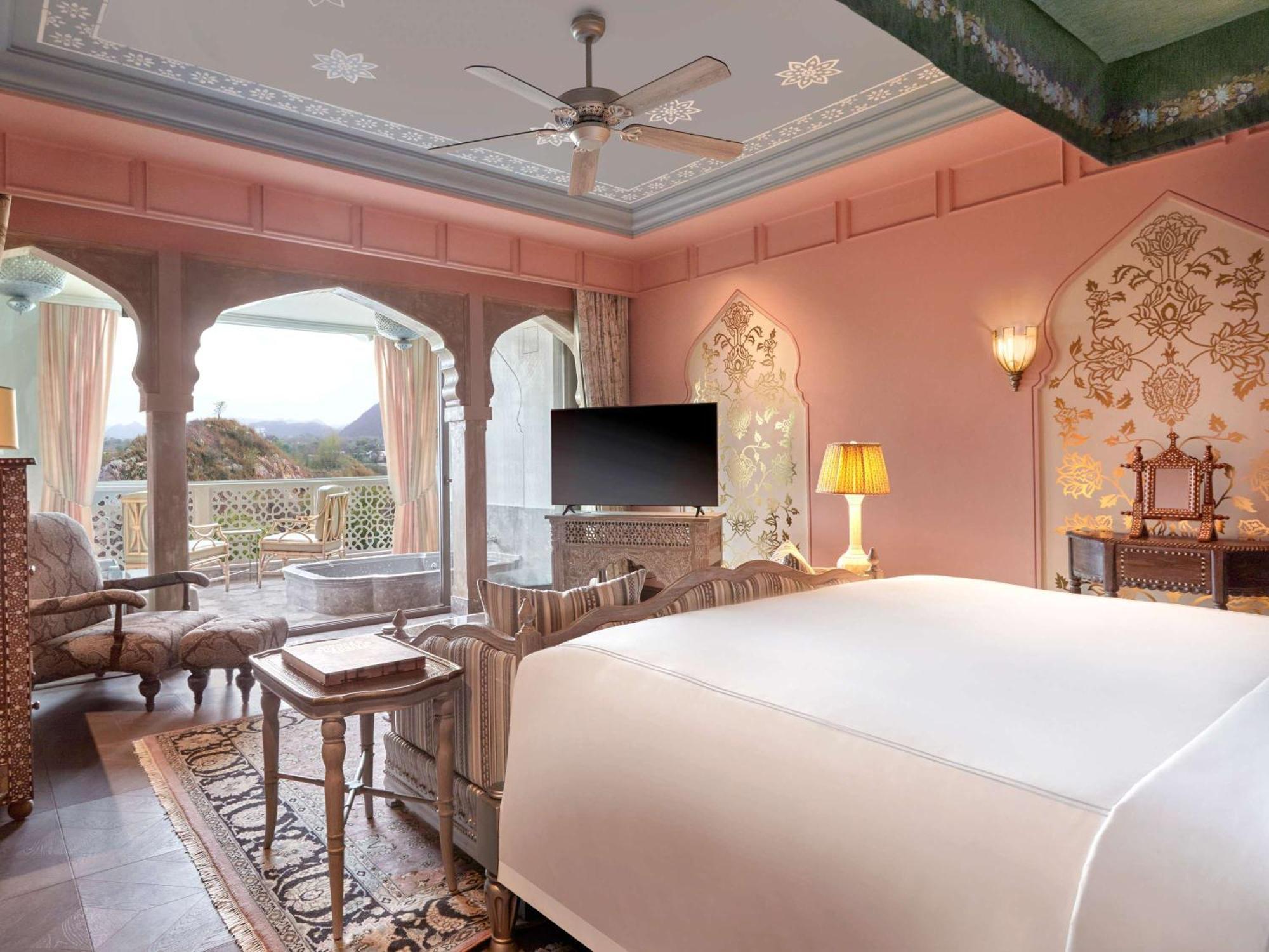Raffles Hotel 5*